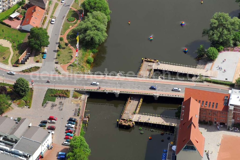 Rathenow from above - Blick auf ein Brücke an der Havel an der Straße vor dem Haveltor in Rathenow 14712