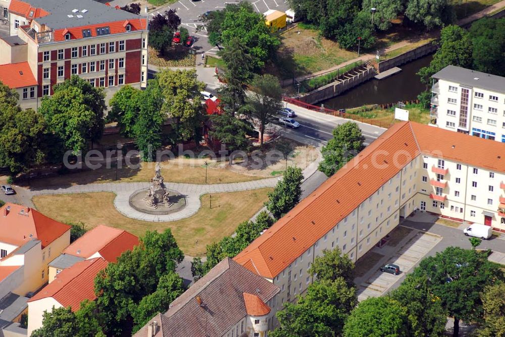 Aerial image Rathenow - Blick auf den Schleusenplatz; Berliner Straße ecke Schleusenstraßean der Havel in Rathenow 14712