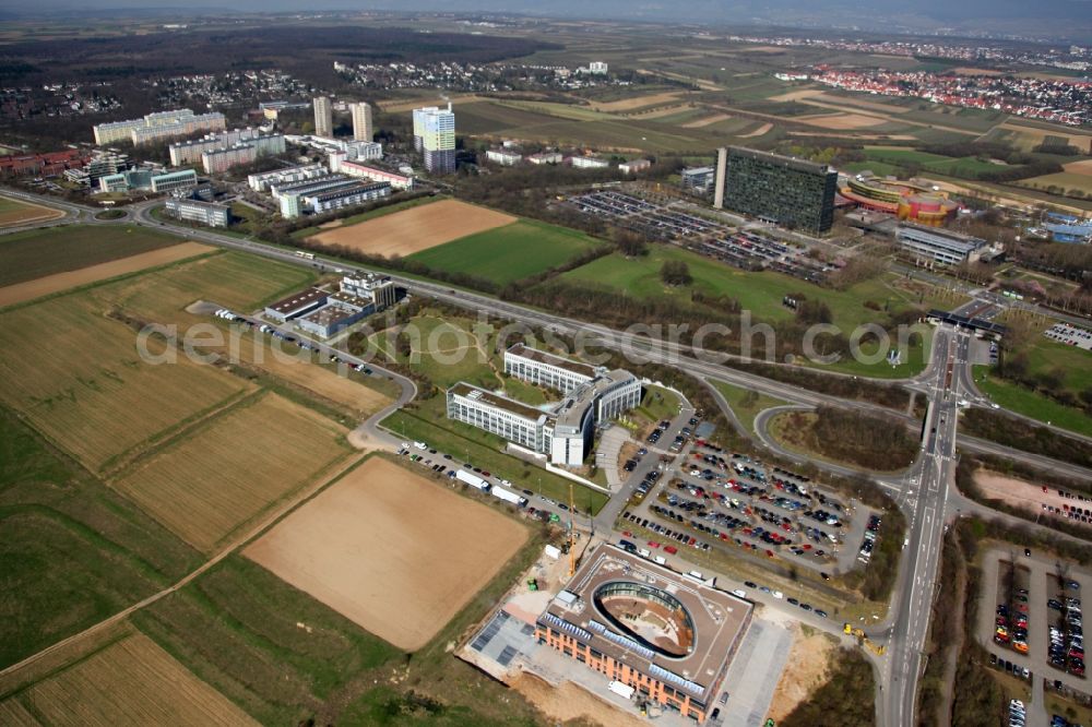 Mainz from the bird's eye view: Views of the editorial and administrative buildings of the Second German Television - ZDF - in Mainz in Rhineland-Palatinate. In the foreground is the building of the Verlagsgruppe Rhein-Main