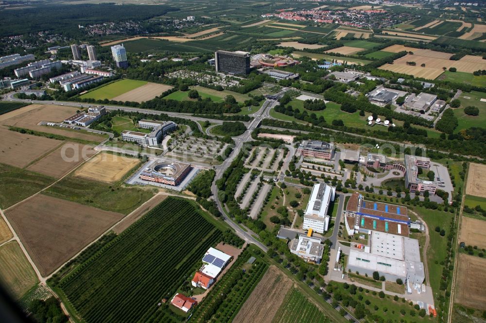 Aerial photograph Mainz - Views of the editorial and administrative buildings of the Second German Television - ZDF - in Mainz in Rhineland-Palatinate. In the foreground is the building of the Verlagsgruppe Rhein-Main