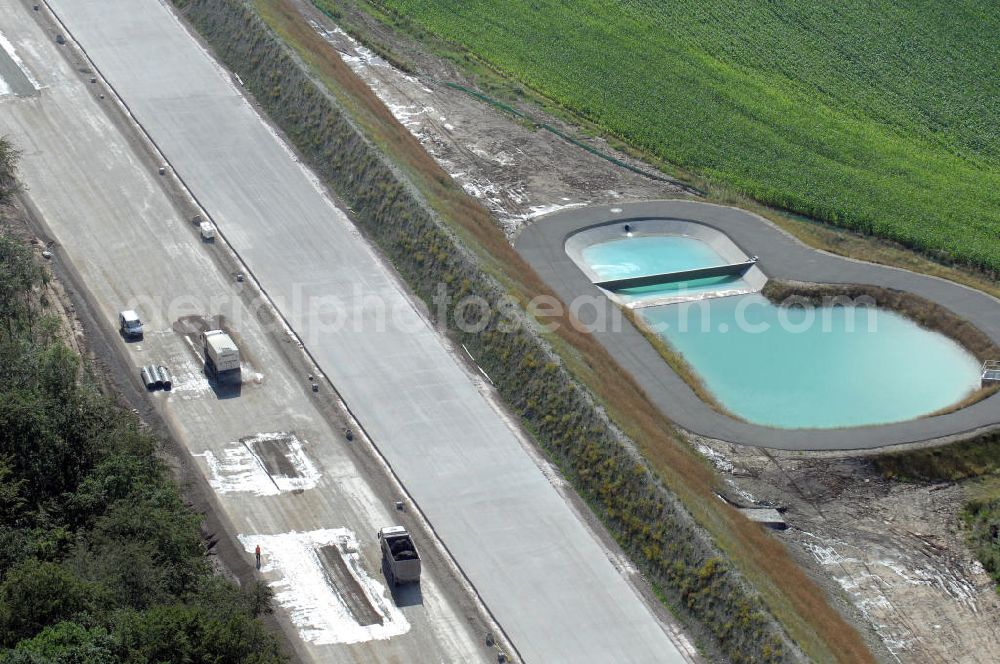 Madelungen from the bird's eye view: Blick auf ein Regenrückhaltebecken neben der A4 nahe der Unterführung südlich von Madelungen. Der Neubau ist Teil des Projekt Nordverlegung / Umfahrung Hörselberge der Autobahn E40 / A4 in Thüringen bei Eisenach. Durchgeführt werden die im Zuge dieses Projektes notwendigen Arbeiten unter an derem von den Mitarbeitern der Niederlassung Weimar der EUROVIA Verkehrsbau Union sowie der Niederlassungen Abbruch und Erdbau, Betonstraßenbau, Ingenieurbau und TECO Schallschutz der EUROVIA Beton sowie der DEGES.