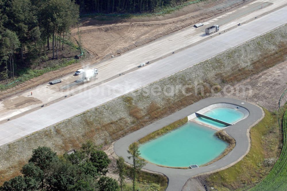 Aerial image Madelungen - Blick auf ein Regenrückhaltebecken neben der A4 nahe der Unterführung südlich von Madelungen. Der Neubau ist Teil des Projekt Nordverlegung / Umfahrung Hörselberge der Autobahn E40 / A4 in Thüringen bei Eisenach. Durchgeführt werden die im Zuge dieses Projektes notwendigen Arbeiten unter an derem von den Mitarbeitern der Niederlassung Weimar der EUROVIA Verkehrsbau Union sowie der Niederlassungen Abbruch und Erdbau, Betonstraßenbau, Ingenieurbau und TECO Schallschutz der EUROVIA Beton sowie der DEGES.