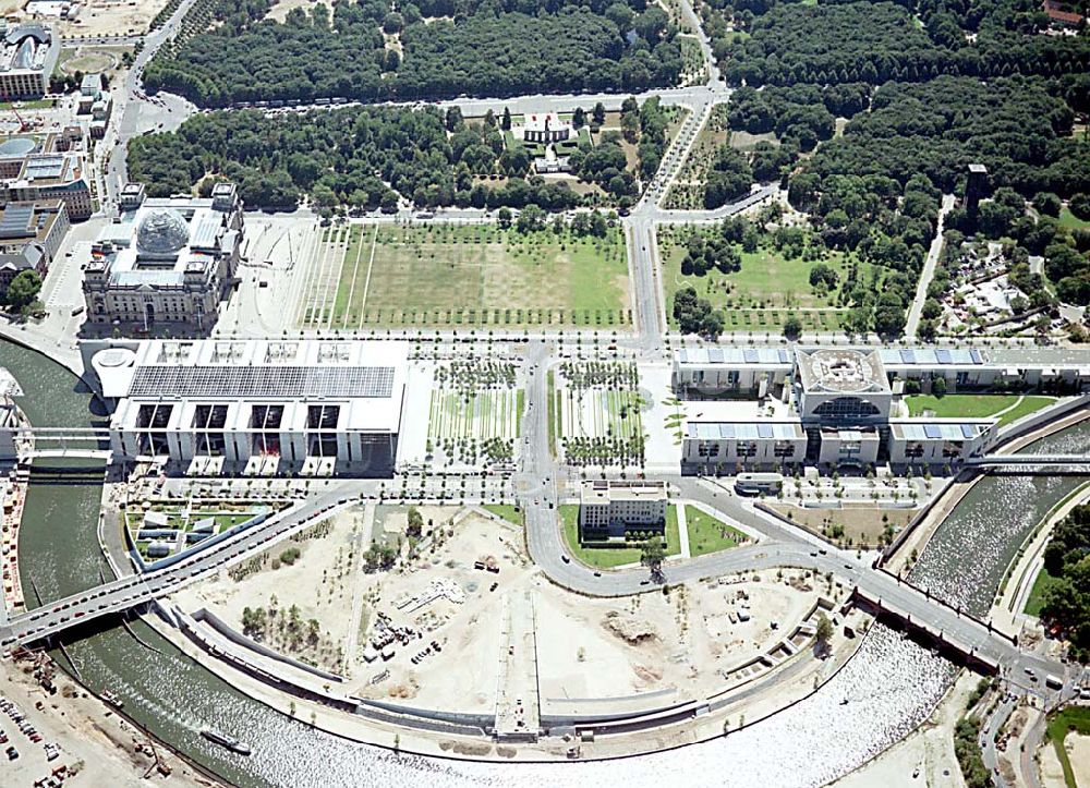 Berlin - Tiergarten (Spreebogen) from the bird's eye view: Berlin Tiergarten / Mitte Regierungsviertel im Berliner Tiegarten am Spreebogen mit dem Reichstag, Paul-Löbe-Haus und Bundeskanzleramt, Marie-Elisabeth-Lüders-Haus Im Auftrag der Bundesbaugesellschaft mbH