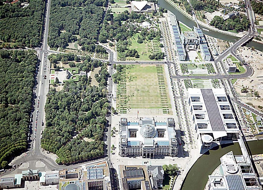 Berlin - Tiergarten (Spreebogen) from above - Berlin Tiergarten / Mitte Regierungsviertel im Berliner Tiegarten am Spreebogen mit dem Reichstag, Paul-Löbe-Haus und Bundeskanzleramt, Marie-Elisabeth-Lüders-Haus Im Auftrag der Bundesbaugesellschaft mbH