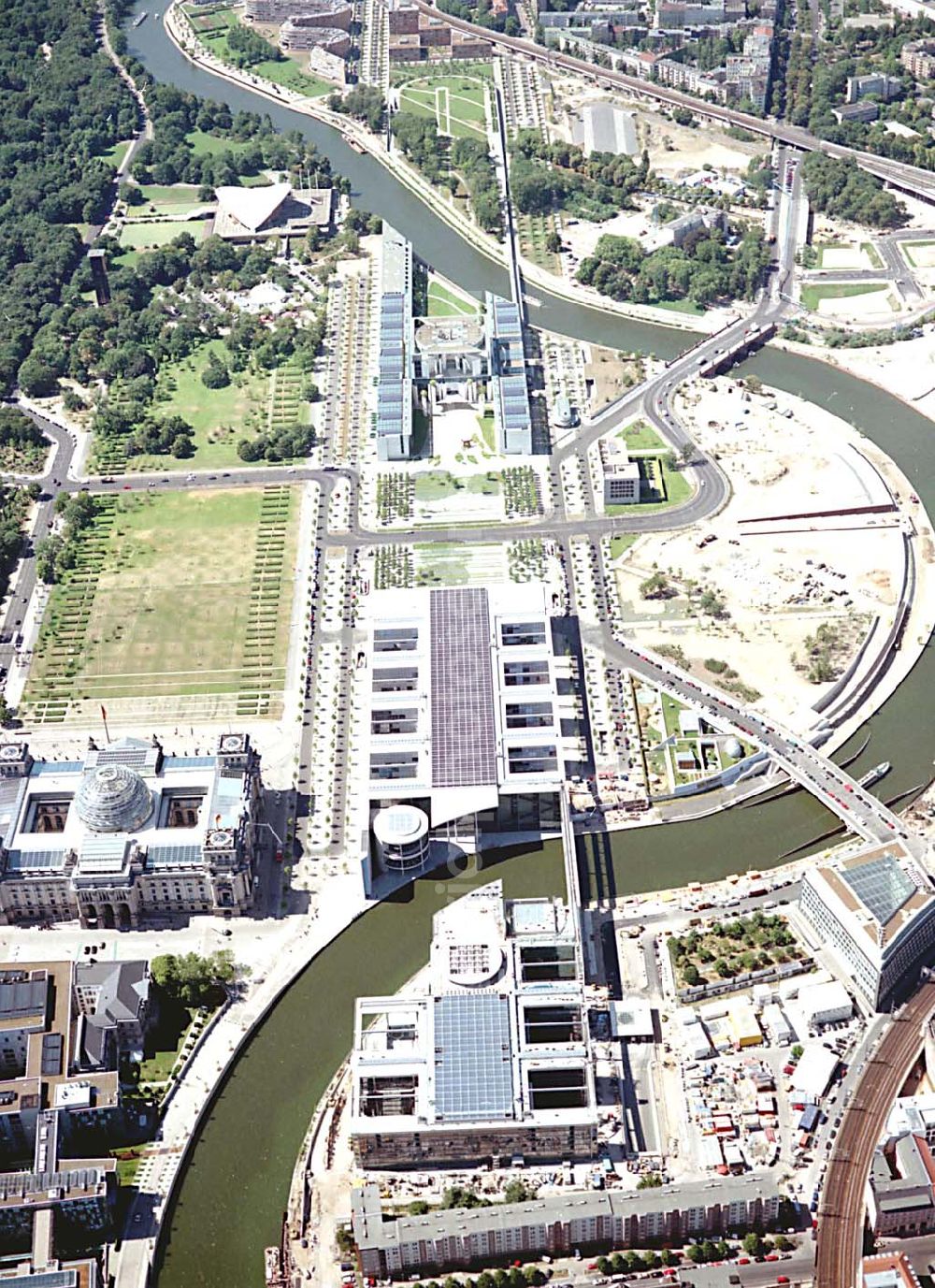 Berlin - Tiergarten (Spreebogen) from the bird's eye view: Berlin Tiergarten / Mitte Regierungsviertel im Berliner Tiegarten am Spreebogen mit dem Reichstag, Paul-Löbe-Haus und Bundeskanzleramt, Marie-Elisabeth-Lüders-Haus Im Auftrag der Bundesbaugesellschaft mbH