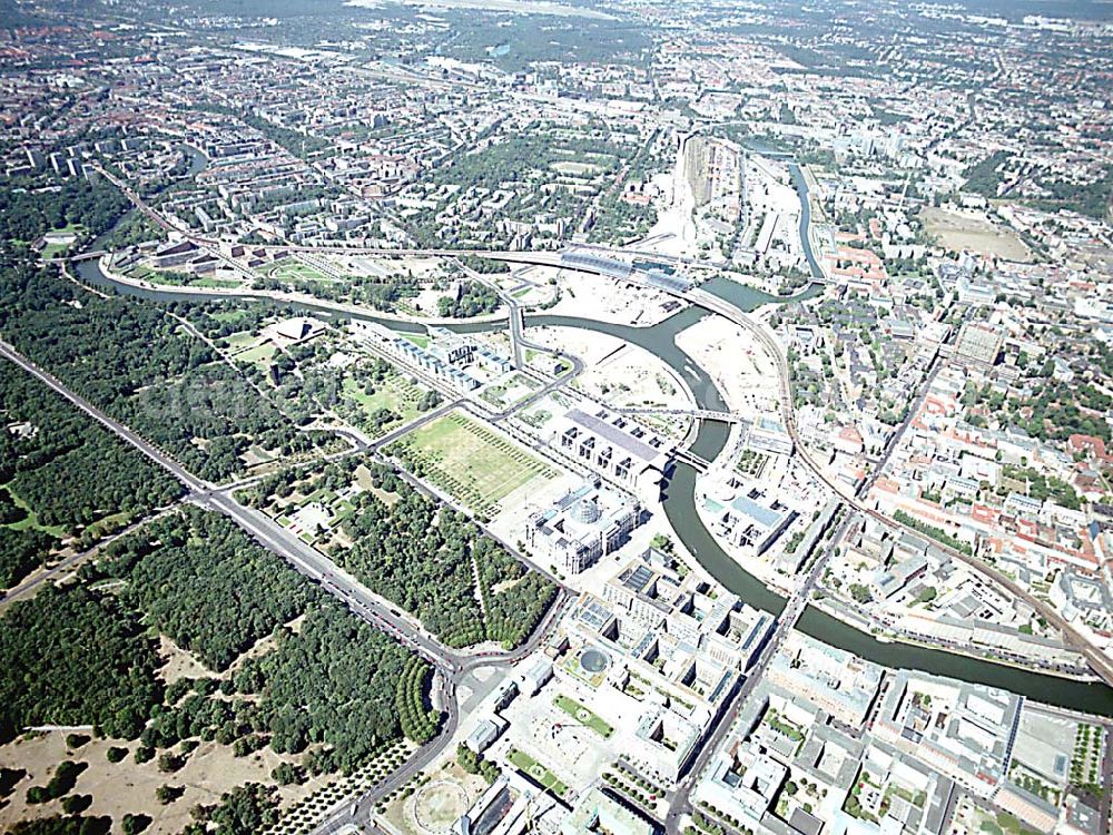 Berlin - Tiergarten (Spreebogen) from above - Berlin Tiergarten / Mitte Regierungsviertel im Berliner Tiegarten am Spreebogen mit dem Reichstag, Paul-Löbe-Haus und Bundeskanzleramt, Marie-Elisabeth-Lüders-Haus Im Auftrag der Bundesbaugesellschaft mbH