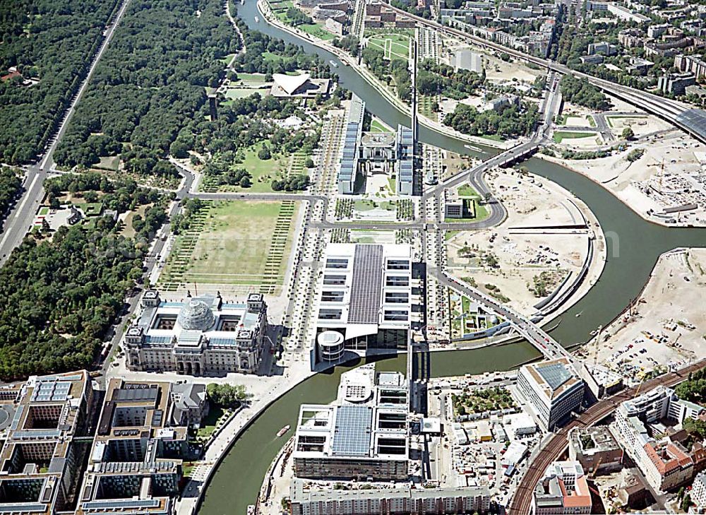 Berlin - Tiergarten (Spreebogen) from the bird's eye view: Berlin Tiergarten / Mitte Regierungsviertel im Berliner Tiegarten am Spreebogen mit dem Reichstag, Paul-Löbe-Haus und Bundeskanzleramt, Marie-Elisabeth-Lüders-Haus Im Auftrag der Bundesbaugesellschaft mbH