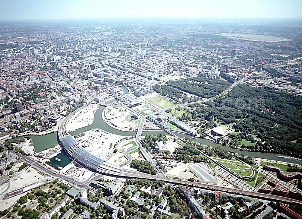 Berlin - Tiergarten (Spreebogen) from above - Berlin Tiergarten / Mitte Regierungsviertel im Berliner Tiegarten am Spreebogen mit dem Reichstag, Paul-Löbe-Haus und Bundeskanzleramt, Marie-Elisabeth-Lüders-Haus Im Auftrag der Bundesbaugesellschaft mbH