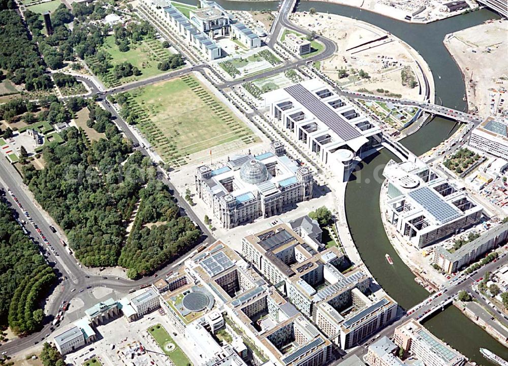 Berlin - Tiergarten (Spreebogen) from the bird's eye view: Berlin Tiergarten / Mitte Regierungsviertel im Berliner Tiegarten am Spreebogen mit dem Reichstag, Paul-Löbe-Haus und Bundeskanzleramt, Marie-Elisabeth-Lüders-Haus Im Auftrag der Bundesbaugesellschaft mbH