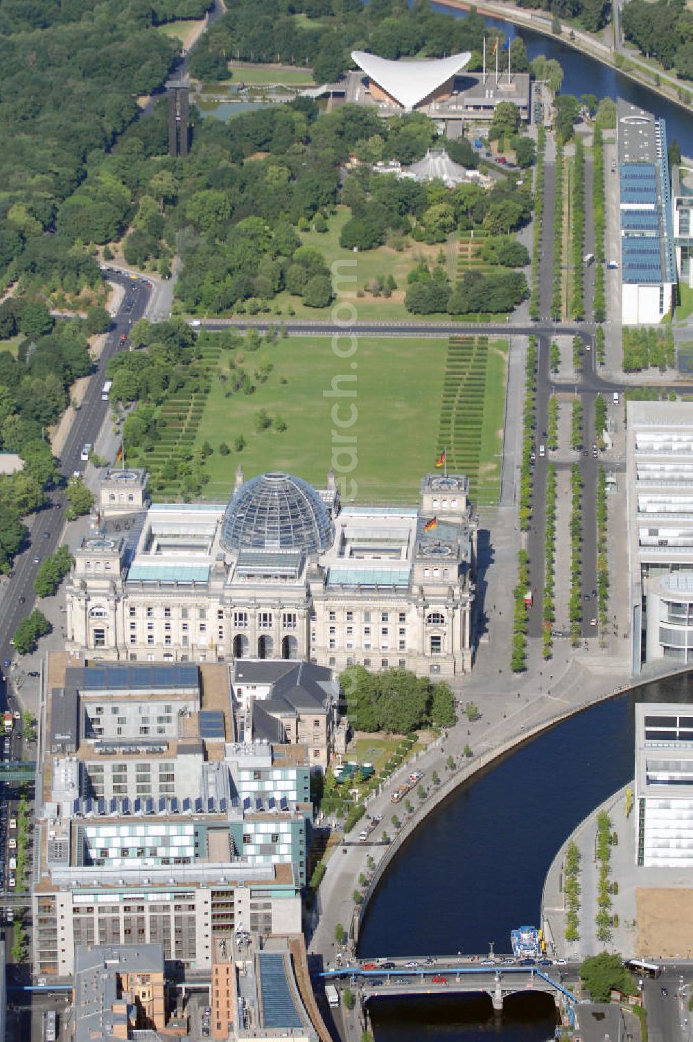 Aerial photograph Berlin - Der Berliner Reichstag / Bundestag im Regierungsviertel am Spreebogen. Adresse: Platz der Republik 1, 11011 Berlin; Tel.: 030/ 22732152