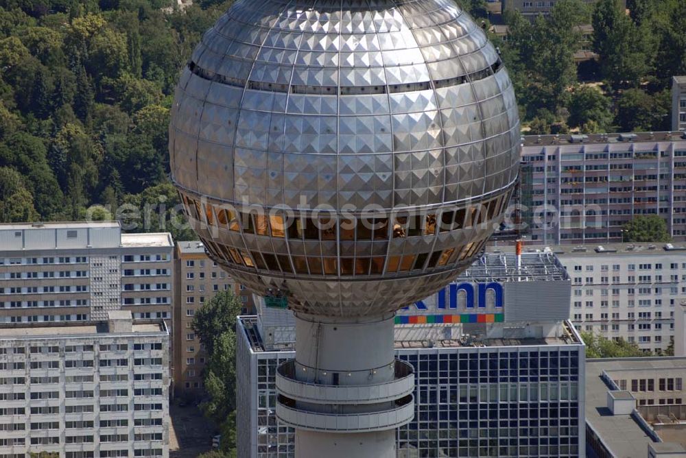 Aerial photograph Berlin - Blick auf Reinigungsarbeiten durch Industriekletterer an der Kugel des Berliner Fernsehturmes in Mitte. DFMG Deutsche Funkturm GmbH, Frau Luisa Vollmar, 48008 MÜNSTER, luisa.vollmar@telekom.de