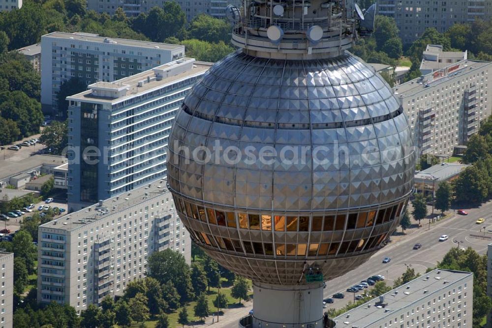 Berlin from the bird's eye view: Blick auf Reinigungsarbeiten durch Industriekletterer an der Kugel des Berliner Fernsehturmes in Mitte. DFMG Deutsche Funkturm GmbH, Frau Luisa Vollmar, 48008 MÜNSTER, luisa.vollmar@telekom.de