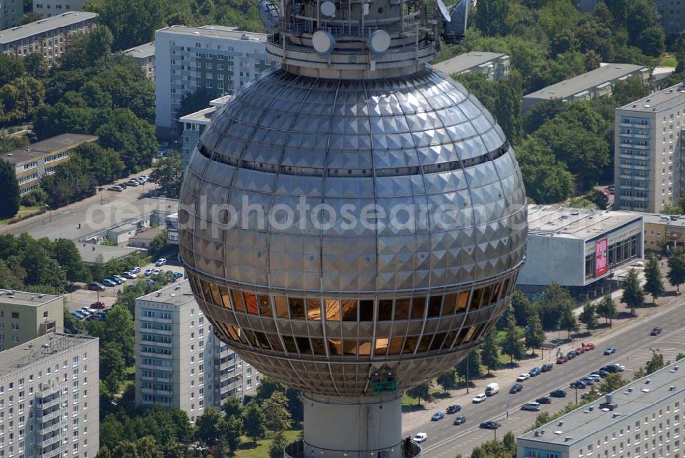 Aerial image Berlin - Blick auf Reinigungsarbeiten durch Industriekletterer an der Kugel des Berliner Fernsehturmes in Mitte. DFMG Deutsche Funkturm GmbH, Frau Luisa Vollmar, 48008 MÜNSTER, luisa.vollmar@telekom.de