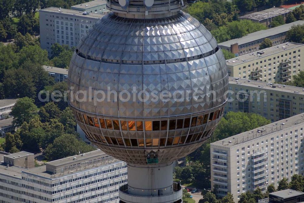 Berlin from the bird's eye view: Blick auf Reinigungsarbeiten durch Industriekletterer an der Kugel des Berliner Fernsehturmes in Mitte. DFMG Deutsche Funkturm GmbH, Frau Luisa Vollmar, 48008 MÜNSTER, luisa.vollmar@telekom.de