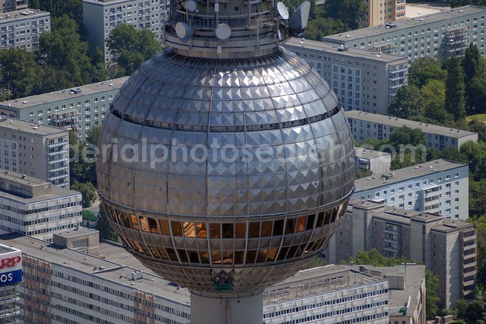 Aerial image Berlin - Blick auf Reinigungsarbeiten durch Industriekletterer an der Kugel des Berliner Fernsehturmes in Mitte. DFMG Deutsche Funkturm GmbH, Frau Luisa Vollmar, 48008 MÜNSTER, luisa.vollmar@telekom.de