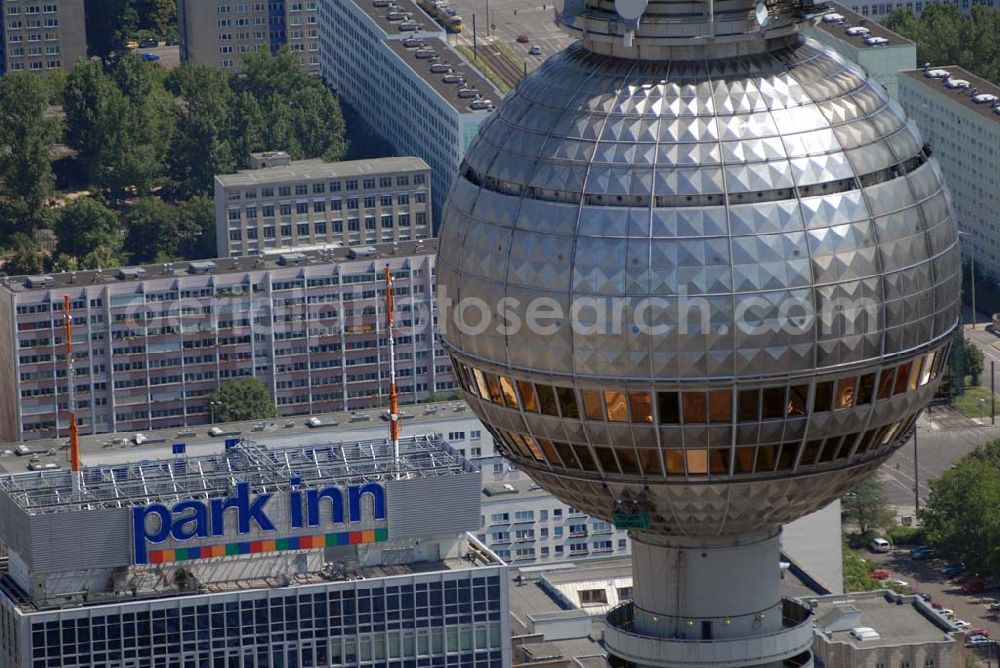 Aerial image Berlin - Blick auf Reinigungsarbeiten durch Industriekletterer an der Kugel des Berliner Fernsehturmes in Mitte. DFMG Deutsche Funkturm GmbH, Frau Luisa Vollmar, 48008 MÜNSTER, luisa.vollmar@telekom.de