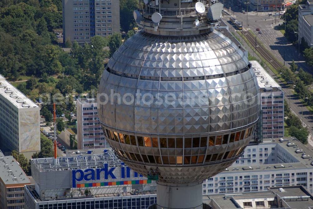 Aerial photograph Berlin - Blick auf Reinigungsarbeiten durch Industriekletterer an der Kugel des Berliner Fernsehturmes in Mitte. DFMG Deutsche Funkturm GmbH, Frau Luisa Vollmar, 48008 MÜNSTER, luisa.vollmar@telekom.de