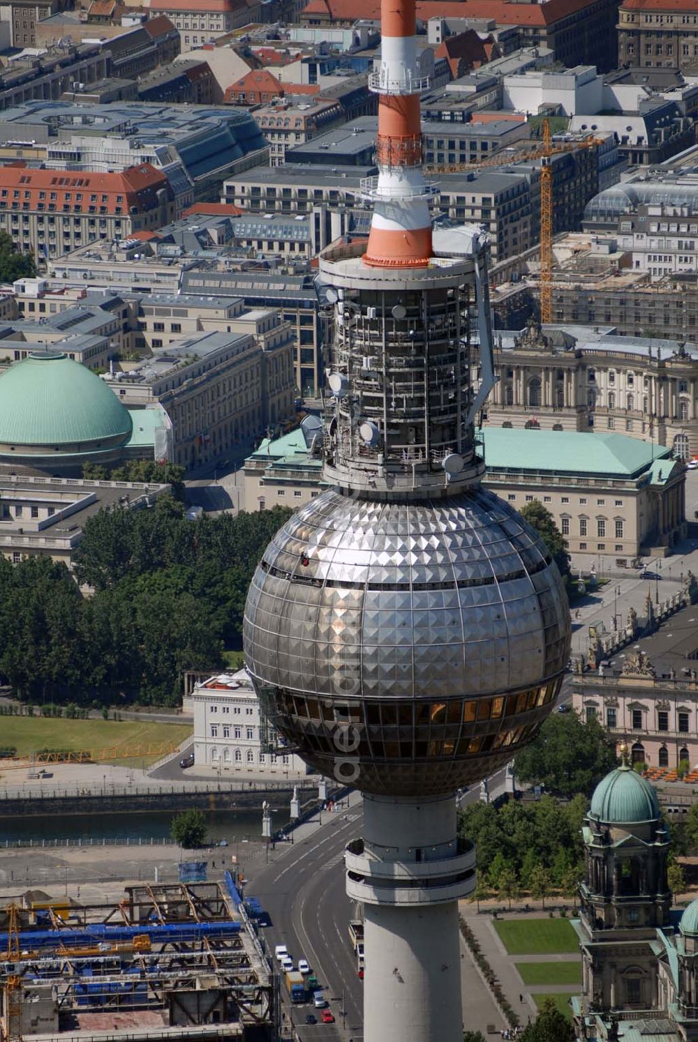 Aerial image Berlin - Blick auf Reinigungsarbeiten durch Industriekletterer an der Kugel des Berliner Fernsehturmes in Mitte. DFMG Deutsche Funkturm GmbH, Frau Luisa Vollmar, 48008 MÜNSTER, luisa.vollmar@telekom.de