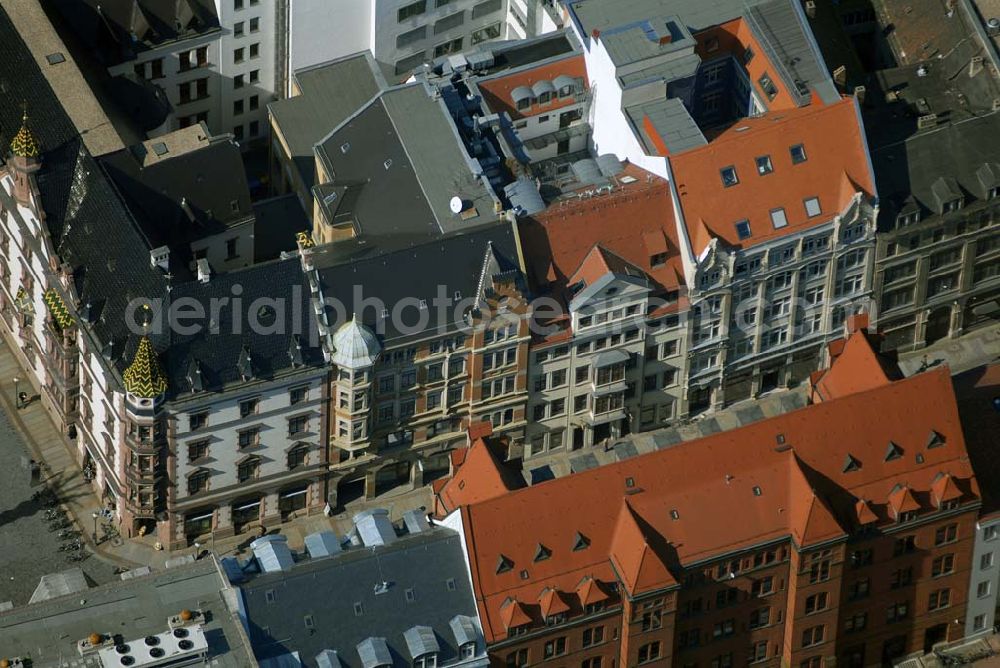 Aerial photograph Leipzig - Blick auf restaurierte Wohn- und Geschäftshäuser an der Ritterstrasse im Stadtzentrum von Leipzig.