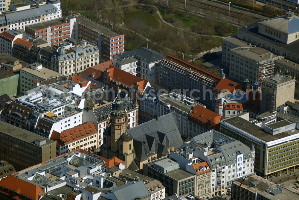 Aerial photograph Leipzig - Blick auf restaurierte Wohn- und Geschäftshäuser an der Ritterstrasse im Stadtzentrum von Leipzig.