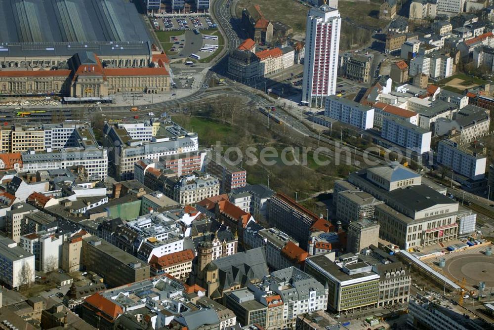 Leipzig from the bird's eye view: Blick auf restaurierte Wohn- und Geschäftshäuser an der Ritterstrasse im Stadtzentrum von Leipzig.