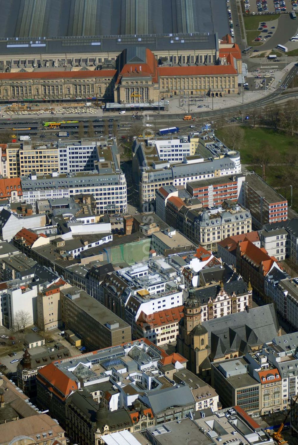 Aerial image Leipzig - Blick auf restaurierte Wohn- und Geschäftshäuser an der Ritterstrasse im Stadtzentrum von Leipzig.