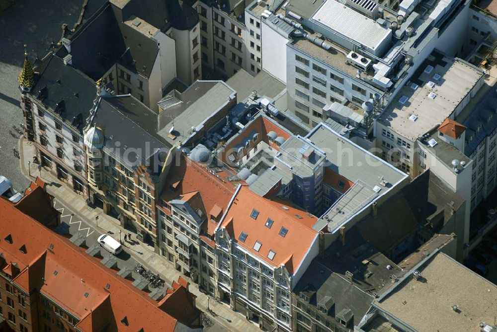 Aerial photograph Leipzig - Blick auf restaurierte Wohn- und Geschäftshäuser an der Ritterstrasse im Stadtzentrum von Leipzig.