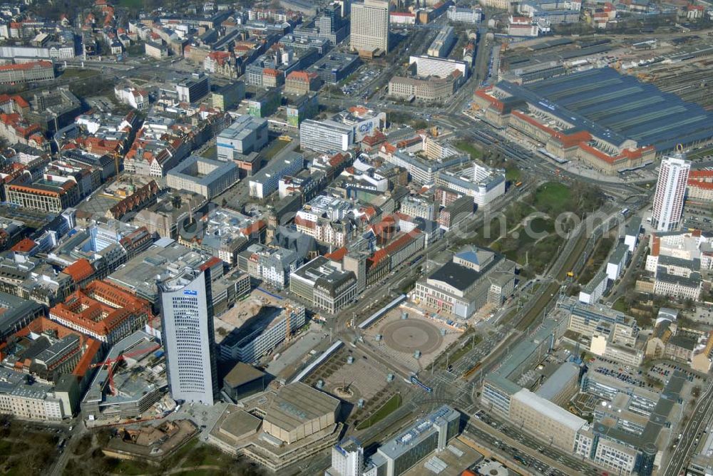 Aerial photograph Leipzig - Blick auf restaurierte Wohn- und Geschäftshäuser an der Ritterstrasse im Stadtzentrum von Leipzig.