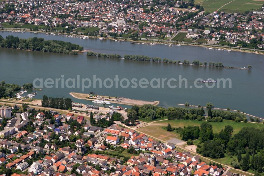 Ingelheim am Rhein from above - View of the Rhine an over the city Ingelheim in Rhineland-Palatine