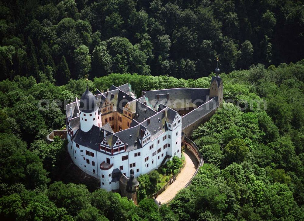 Lunzenau from the bird's eye view: Blick auf die Rochsburg in Lunzenau, um 1190 erstmals urkundlich erwähnt. Kontakt: Schlossstraße 1, 09328 Lunzenau, Tel.: 037383 / 6703, Fax: 037383 / 83788, eMail: Museum_Rochsburg@t-online.de,