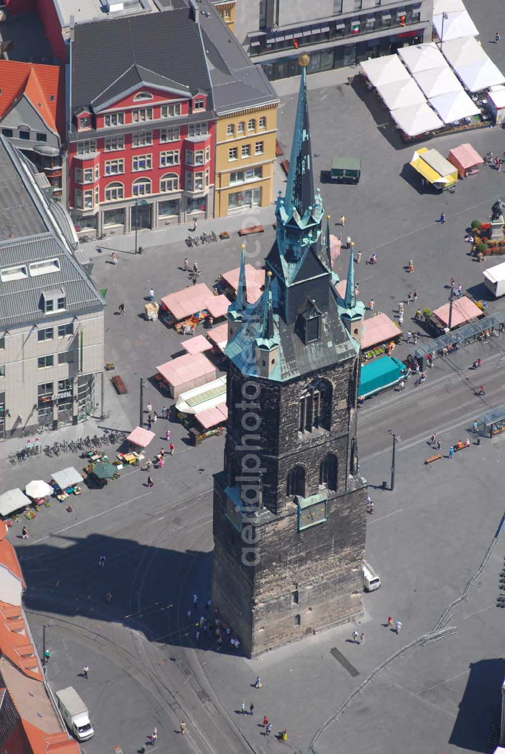 Aerial image Halle/Saale - Blick auf die die Altstadt von Halle mit dem Roten Turm und der Marienkirche