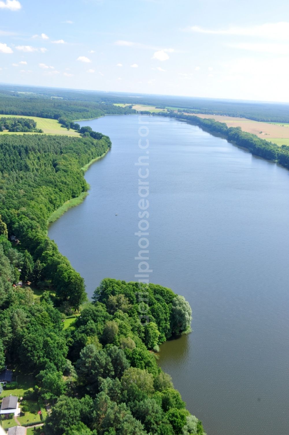 Aerial photograph Lenzen - View of the lake Rudow near Lenzen in the state of Brandenburg. Rudower Lake is an elongated body of water in the Prignitz in the far northwestern corner of Brandenburg. The lake has two swimming areas - at Lenzen and at the village Leuengarden - as well as a camping ground and is also popular with anglers. Faunisticly, it has a meaning as a bird nesting and roosting area among other things