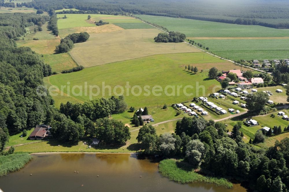 Aerial photograph Leuengarten - View of the lake Rudow near Leuengarten in the state of Brandenburg. Rudower Lake is an elongated body of water in the Prignitz in the far northwestern corner of Brandenburg. The lake has two swimming areas - at Lenzen and at the village Leuengarden - as well as a camping ground and is also popular with anglers. Faunisticly, it has a relevance as a bird nesting and roosting area among other things