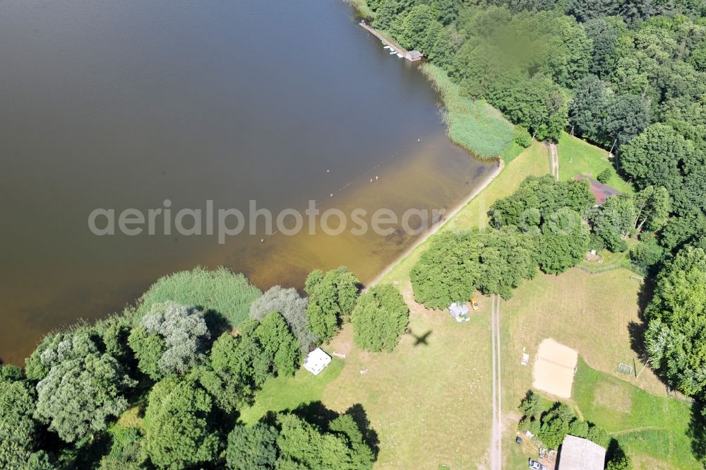 Leuengarten from the bird's eye view: View of the lake Rudow near Leuengarten in the state of Brandenburg. Rudower Lake is an elongated body of water in the Prignitz in the far northwestern corner of Brandenburg. The lake has two swimming areas - at Lenzen and at the village Leuengarden - as well as a camping ground and is also popular with anglers. Faunisticly, it has a relevance as a bird nesting and roosting area among other things