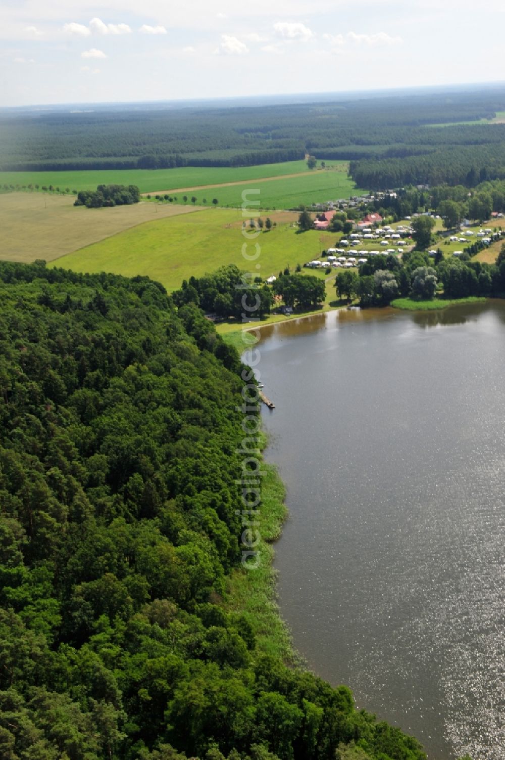 Aerial image Leuengarten - View of the lake Rudow near Leuengarten in the state of Brandenburg. Rudower Lake is an elongated body of water in the Prignitz in the far northwestern corner of Brandenburg. The lake has two swimming areas - at Lenzen and at the village Leuengarden - as well as a camping ground and is also popular with anglers. Faunisticly, it has a relevance as a bird nesting and roosting area among other things