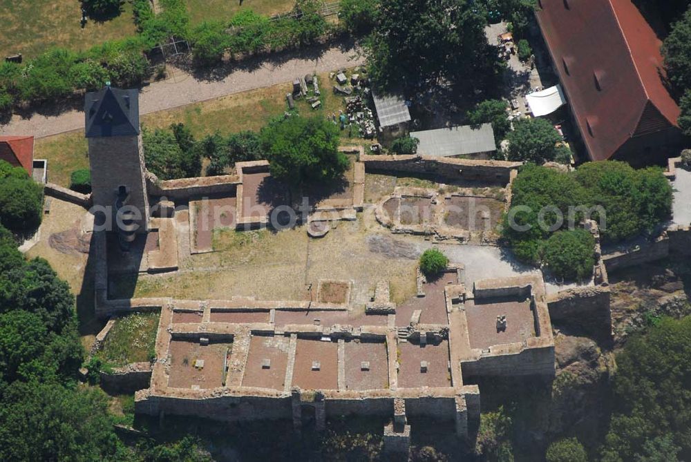 Aerial image Halle/Saale - Blick auf die Burg Giebichenstein in Halle: Oberburg (Ruine): Burg Giebichenstein, Seebener Strasse 1, 06114 Halle/Saale, Infotelefon: 0345-5233857 - Unterburg (Kunsthochschule): Burg Giebichenstein, Hochschule für Kunst und Design Halle, Postfach 200252, D-06003 Halle (Saale), Homepage: