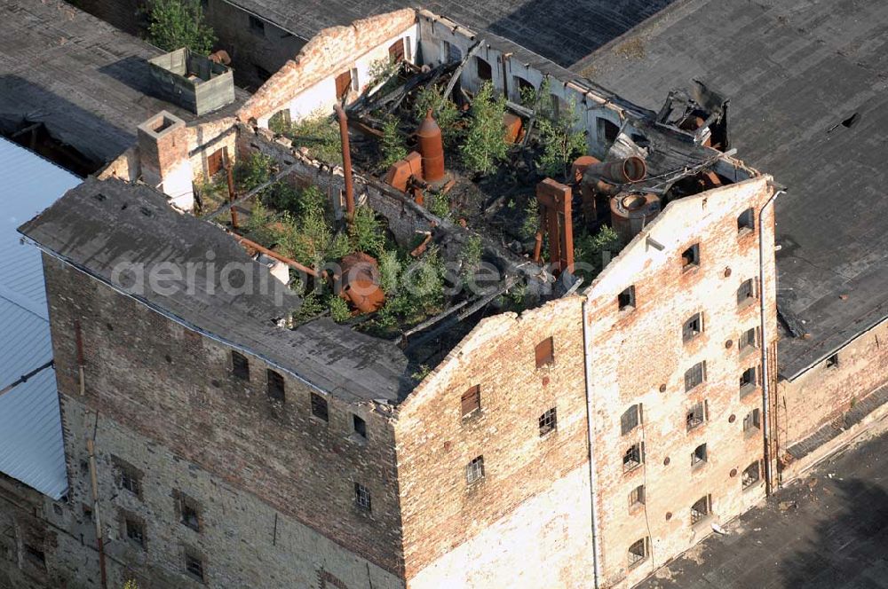 Aerial image Nienburg - Blick auf das Ruinengebäude der alten Malzfabrik nahe der Schloßstraße in Nienburg an der Saale.