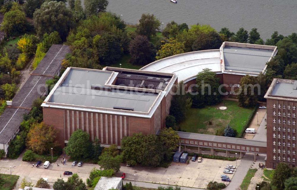 Aerial image Berlin - Das Rundfunkzentrum Nalepastraße in Berlin zählt zu den bedeutensten Funkbauten der DDR. Hier wurden Maßstäbe für die Rundfunkkultur gesetzt. Dieses mächtige Medium war sowohl Propagandamittel im Kampf der Systeme und Mittel zur Darstellung nach außen als auch nicht zu unterschätzender Kulturträger in der Gesellschaft der DDR. Es ist fast vollständig - bis auf die elektronische Einrichtung - im Zustand der Erbauungszeit erhalten. Man findet hier zum Beispiel Musikaufnahme- und Hörspielstudios. Wegen ihrer sehr guten akustischen Eigenschaften sind die Studios und die Aufnahmesäle für jede Art von Tonaufnahmen auch heute noch nutzbar. Das Gebäude wurde 2006 von dem Unternehmer Albert Ben-David von der Bau und Praktik GmbH erworben.