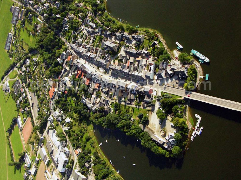 Saalburg from above - 27.08.2005 Saalburg; Saalburg-Ebersdorf ist eine Stadt im Saale-Orla-Kreis in Thüringen, die am größten Stausee Deutschlands, der Bleilochtalsperre, liegt.Die Stadt entstand am 1. Januar 2003 durch den freiwilligen Zusammenschluss der ehemaligen Stadt Saalburg und der Gemeinde Ebersdorf/Thüringen.