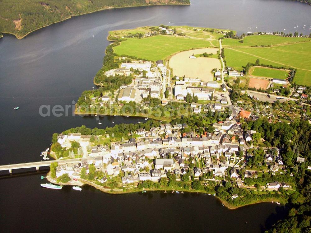 Aerial image Saalburg - 27.08.2005 Saalburg; Saalburg-Ebersdorf ist eine Stadt im Saale-Orla-Kreis in Thüringen, die am größten Stausee Deutschlands, der Bleilochtalsperre, liegt.Die Stadt entstand am 1. Januar 2003 durch den freiwilligen Zusammenschluss der ehemaligen Stadt Saalburg und der Gemeinde Ebersdorf/Thüringen.