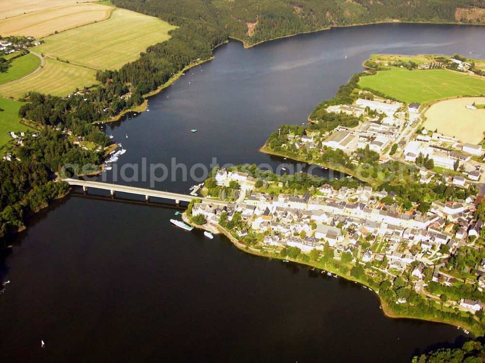 Aerial photograph Saalburg - 27.08.2005 Saalburg; Saalburg-Ebersdorf ist eine Stadt im Saale-Orla-Kreis in Thüringen, die am größten Stausee Deutschlands, der Bleilochtalsperre, liegt.Die Stadt entstand am 1. Januar 2003 durch den freiwilligen Zusammenschluss der ehemaligen Stadt Saalburg und der Gemeinde Ebersdorf/Thüringen.