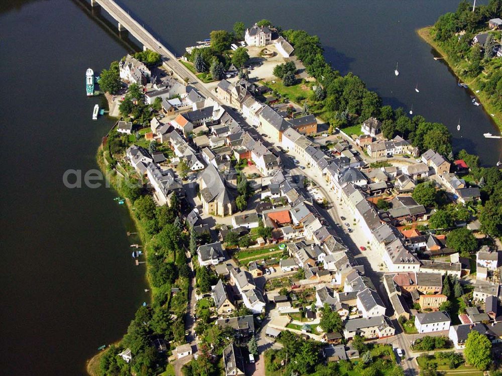 Saalburg from the bird's eye view: 27.08.2005 Saalburg; Saalburg-Ebersdorf ist eine Stadt im Saale-Orla-Kreis in Thüringen, die am größten Stausee Deutschlands, der Bleilochtalsperre, liegt.Die Stadt entstand am 1. Januar 2003 durch den freiwilligen Zusammenschluss der ehemaligen Stadt Saalburg und der Gemeinde Ebersdorf/Thüringen.