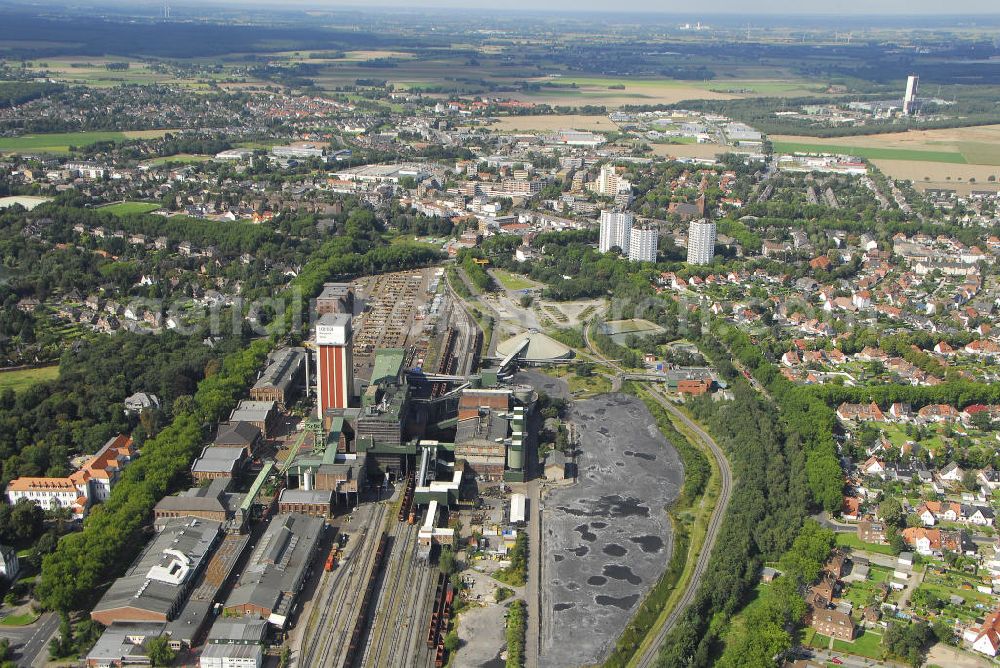 Aerial photograph Kamp-Lintfort - Blick auf die Schächte I und II der Zeche Friedrich Heinrich, heute Bergwerk West. Diese zum RAG-Bergwerk West gehörende Schachtanllage entstand 1906. Sie dürfte zu denen gehören, die als eine der letzten in Deutschland geschlossen wird.