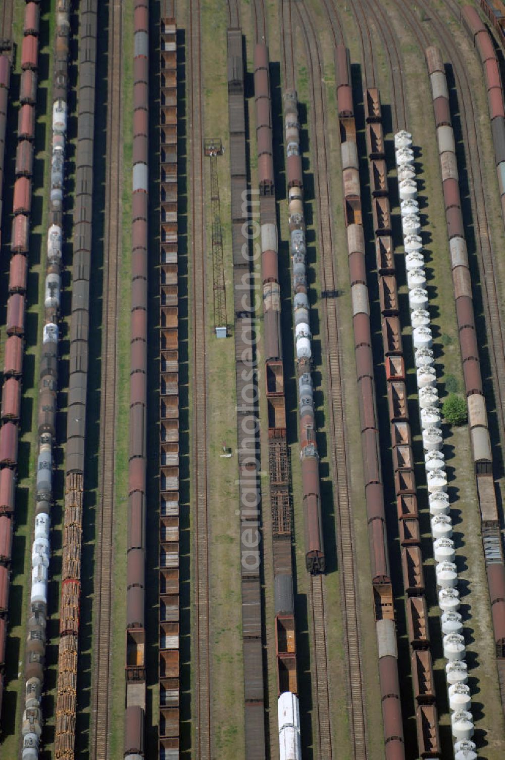 Aerial image Rostock - Blick auf die Schienen zwischen Rostock Hinrichsdorf und Toitenwinkel.