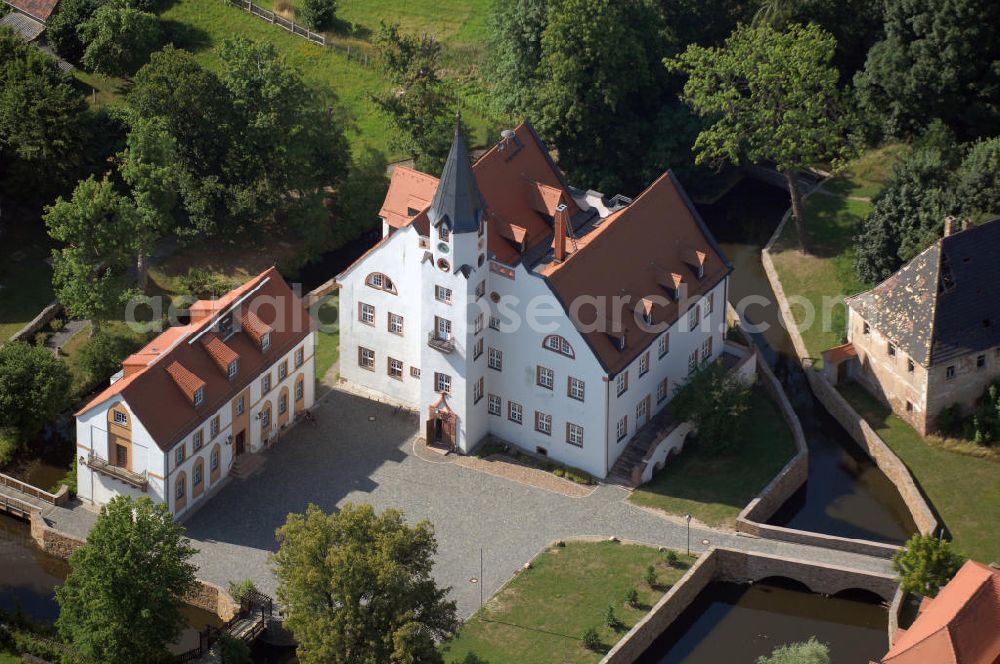 Aerial photograph Belgershain - Blick auf das Schloss in Belgershain. Diese Sumpfburg wurde im 11. oder 12. Jahrhundert erbaut. Heute beherbergt das Schloss u.a. Vereinszimmer und einen Jugendklub. Im ehemaligen Kavaliershaus ist heute das Rathaus der Stadt untergebracht. Kontakt: Gemeinde Belgershain, Schloßstraße 1, 04683 Belgershain, Tel. +49 (0)34347 50 265, Fax +49 (0)34347 51 670, Homepage