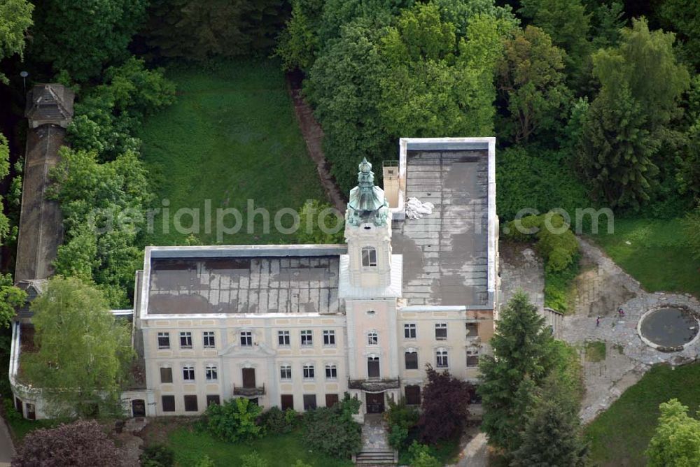 Schönwalde from the bird's eye view: Schönwalde in Brandenburg. Schloss Dammsmühle ist ein Barockschloss im Barnim. Es wurde 1768 von dem Berliner Lederfabrikanten Peter Friedrich Damm als zweigeschossiges Palais in einem Waldstück westlich des Dorfes Schönwalde, einem heutigen Ortsteil von Wandlitz, errichtet.