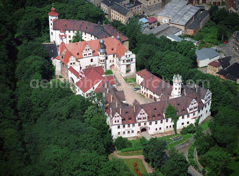 Glauchau from the bird's eye view: Blick auf das Schloss Glauchau, Kontakt: Museum und Kunstsammlung, Schloß Hinterglauchau, 08371 Glauchau, Tel.: 0 37 63 / 29 31, schlossmuseum@glauchau.de,