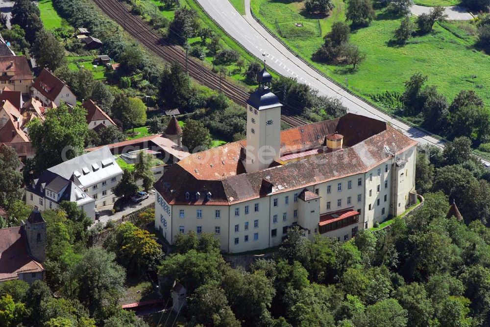 Aerial photograph Gundelsheim - Blick auf Schloß Horneck. Die Burg über dem Neckar, sog. Meistertum des Deutschen Ordens, ist eine Stadtrandburg auf einem Bergsporn des Michaelsbergs, durch die Schindersklinge von der Stadt Gundelsheim getrennt. Im Schloss ist heute ein Alten- u.-Pflegeheim der Siebenbürger Sachsen untergebracht. Postanschrift: Schloß Horneck, 74831 Gundelsheim/Neckar, Tel.: 06269/42 10-0, Fax: 06269/42 10-10, Sekretariat: Fr. Kraus, Tel.: 06269/42 10-20