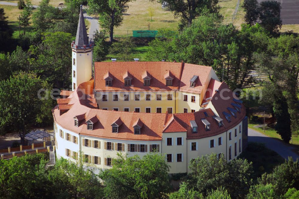 Jessen (Elster) from the bird's eye view: Blick auf das Schloss Jessen an der Elster. Jessen ist eine Kleinstadt an der Schwarzen Elster und liegt im östlichen Teil von Sachsen-Anhalt im Landkreis Wittenberg. Das Schloss Jessen wurde 1862 von den Gebrüdern Carl und Fritz Raschig erworben, die eine Tuchfabrik dort einrichteten. Seit 1999 ist das restaurierte Schloss Sitz der Stadtverwaltung. Kontakt: Stadtverwaltung Jessen, Schloßstr. 11, 06917 Jessen (Elster), Tel.: 03537/2765,