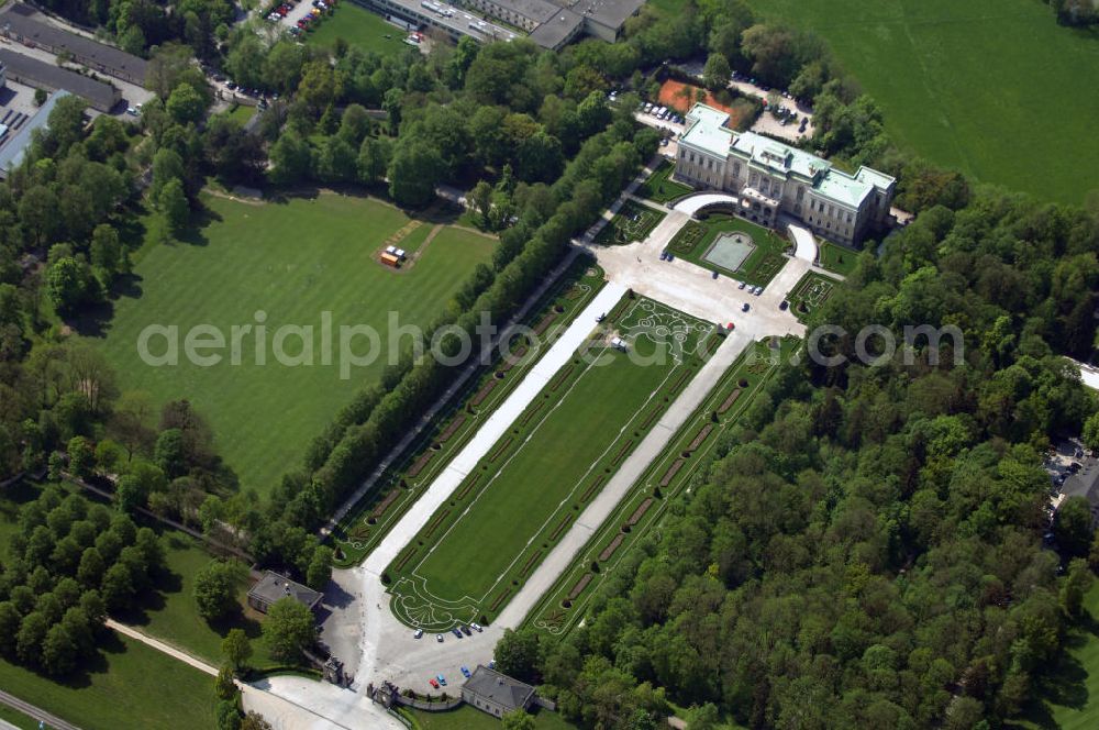 Wals-Siezenheim from above - Blick auf das Schloss Klessheim bei Salzburg. Das Schloss ist heute im Besitz des Landes Salzburg, und wird als Casino genutzt. Kontakt: Schloss Klessheim, Casino Salzburg, 5071 Wals-Siezenheim, Tel. +43 (0)662 854455, Fax +43 (0)662 854455-222, E-Mail: salzburg@casinos.at